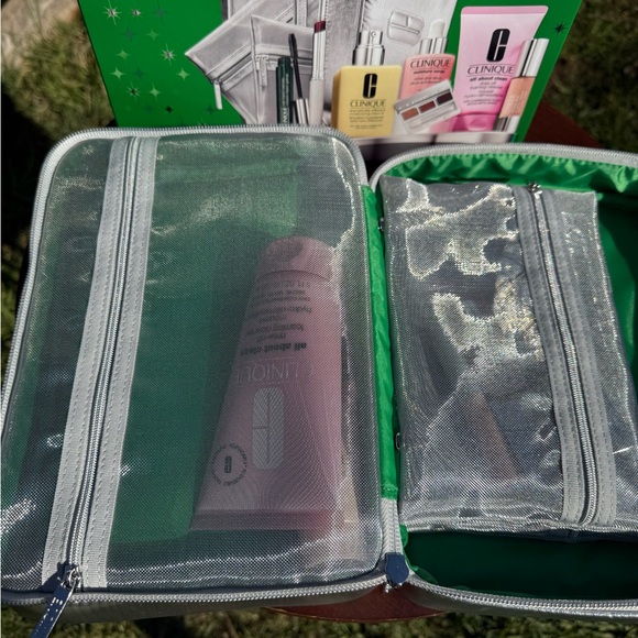 Clinique Makeup Bag Holiday Gift Set 2025 - Picture 5 of 9